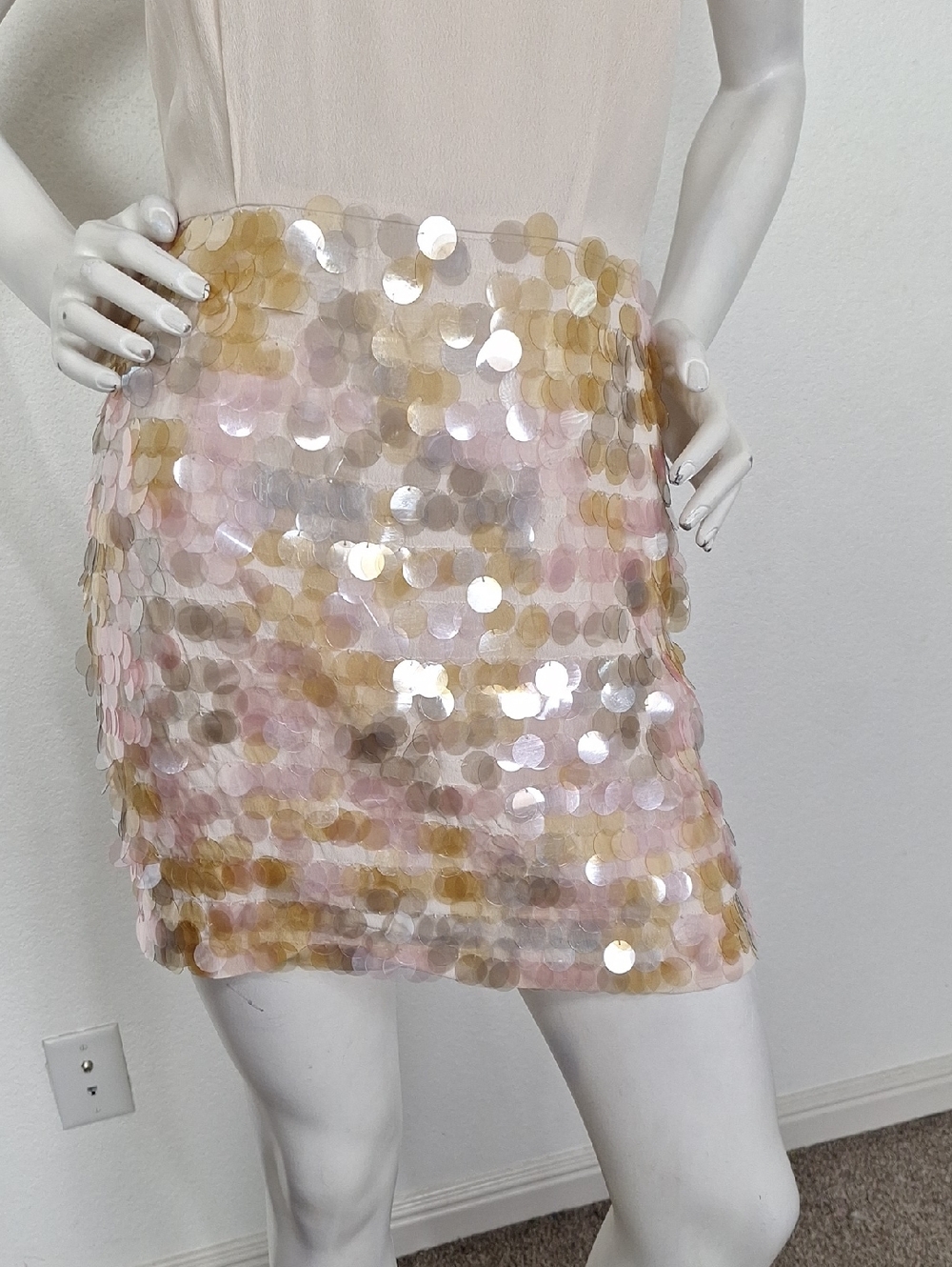 French Connection “NEW” Ivory Iridescent Sequin Retro Crepe Mini Dress Size 6 - Picture 4 of 12
